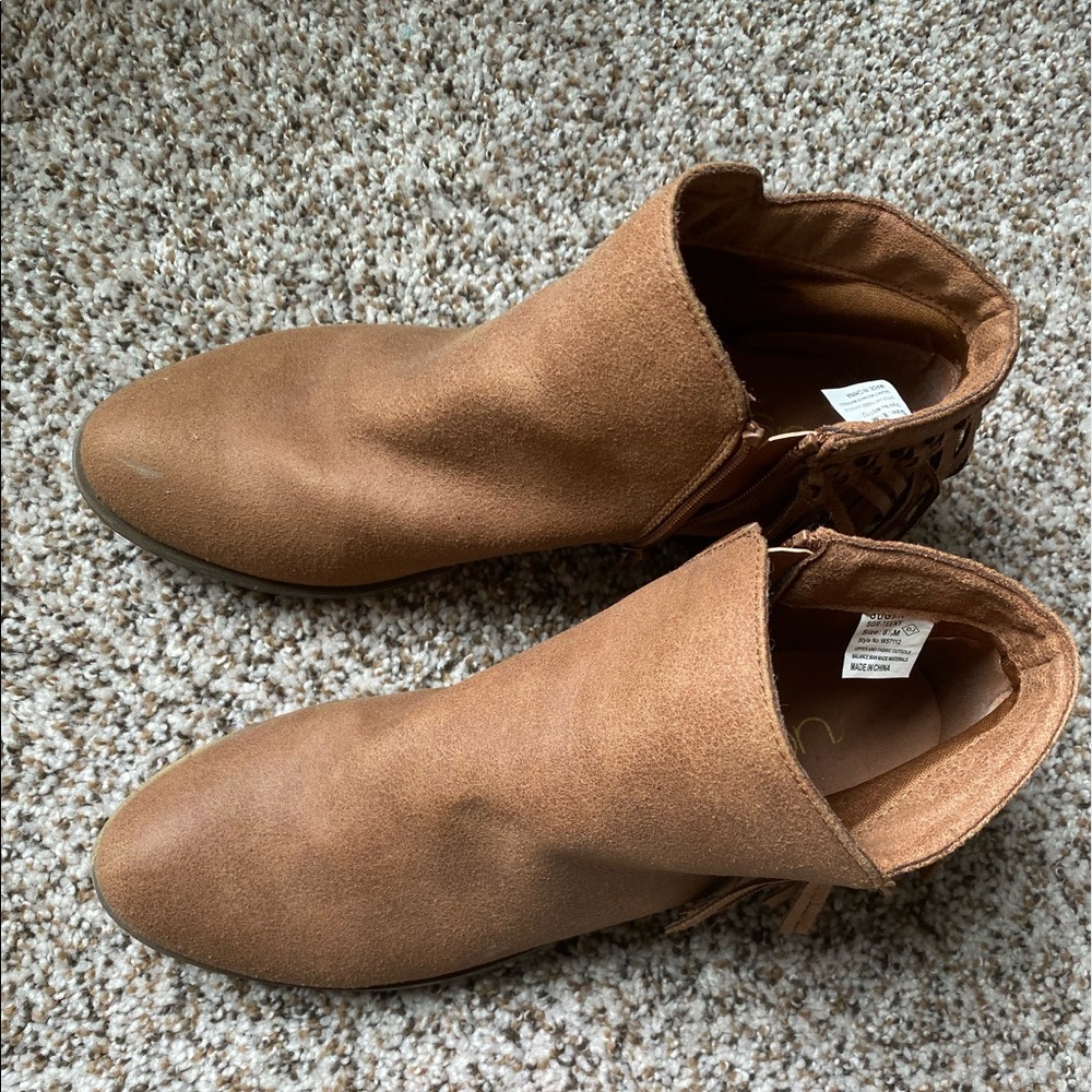 Worn once🍁short boots with fringe/tassel accents
